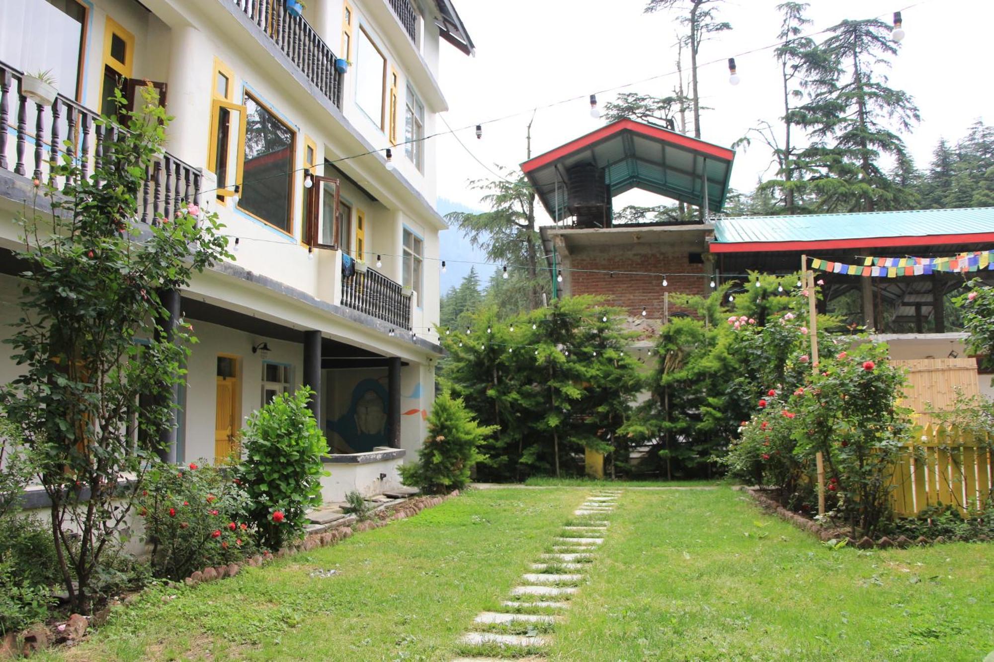 The Village Manali- Cafe, Bar & Bistro - Manali (Himachal Pradesh) — Photos 3
